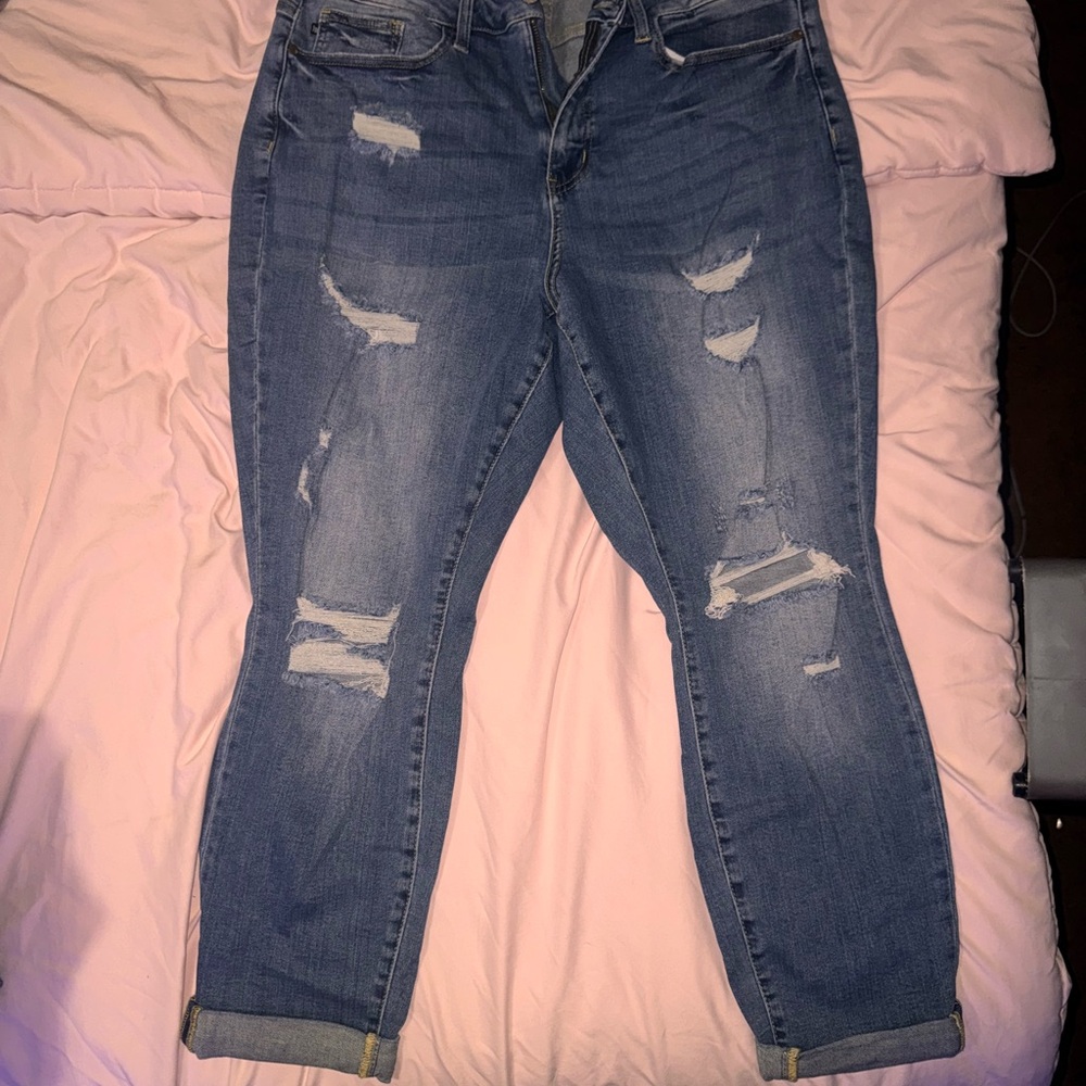 Judy Blue Ripped Ankle Jeans in Classic Blue
